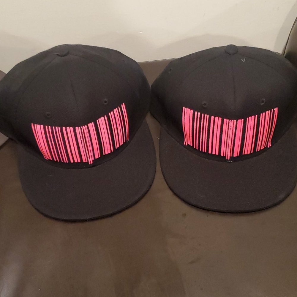 New hat one size 8 other size 7 1/4